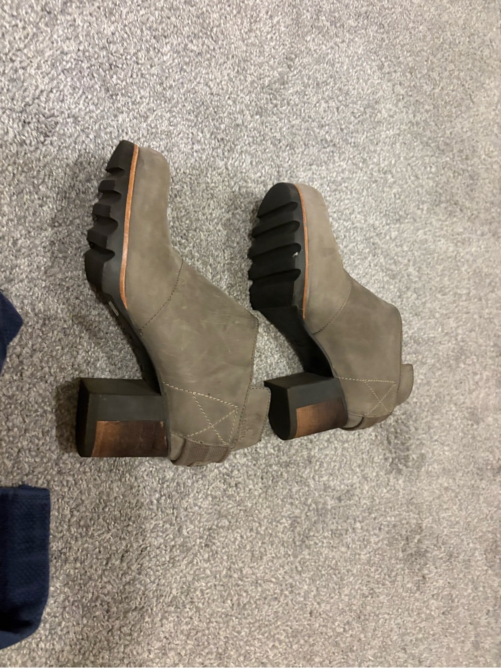 Sorel Addington Ankle Bootie Women's Size 6.5 Grey Leather Slip On Block Heel
